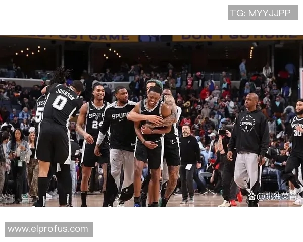 圣诞大战精彩上演马刺与公牛的巅峰对决引发球迷热议 圣诞大战精彩上演马刺与公牛的巅峰对决引发球迷热议